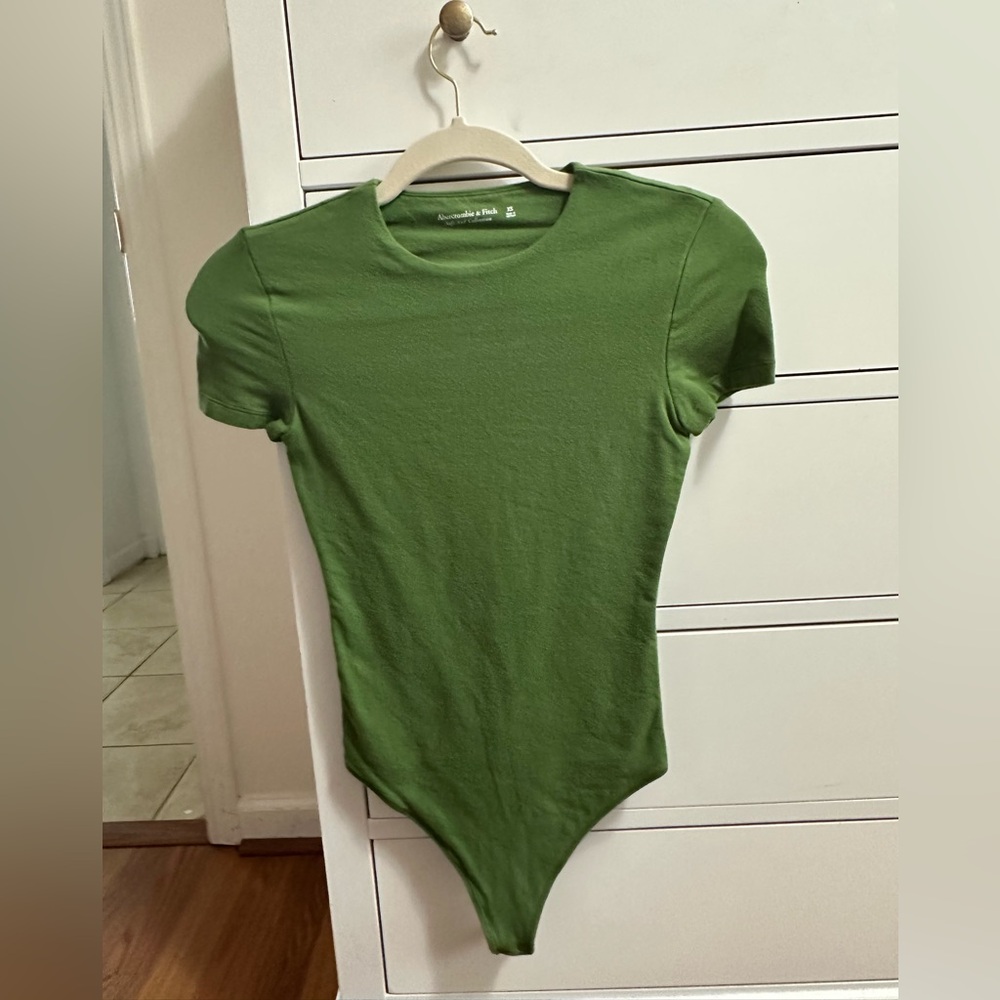 Abercrombie & Fitch Green Fitted Short Sleeve Bodysuit